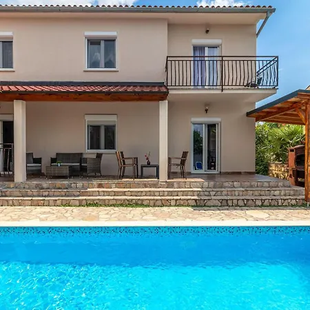 Stunning In With Outdoor Swimming Pool