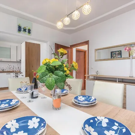5 Bedroom Cozy In