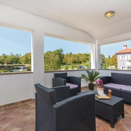 5 Bedroom Cozy In Semesterbostad *