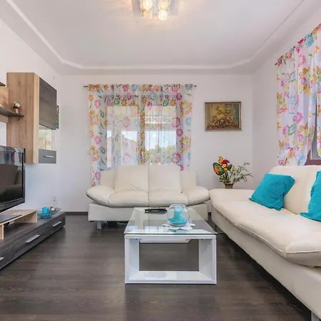 Casa vacanze Stunning In With Outdoor Swimming Pool Labin (Istria)