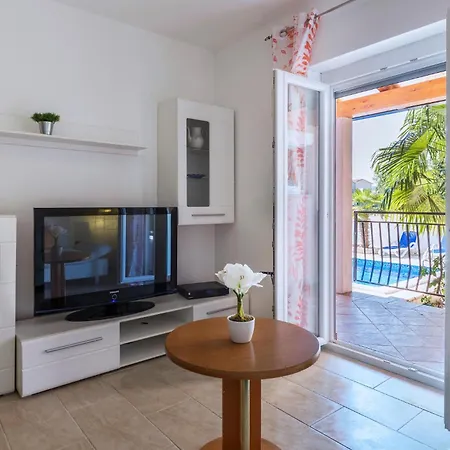 Stunning In With Outdoor Swimming Pool Casa vacanze
