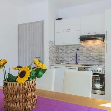 5 Bedroom Cozy In Hébergement de vacances *