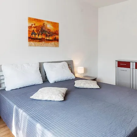 5 Bedroom Cozy In Hébergement de vacances *