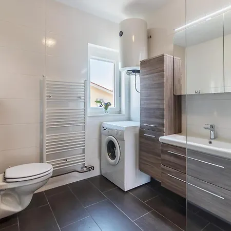 Hébergement de vacances 5 Bedroom Cozy In *