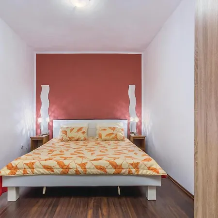 5 Bedroom Cozy In Hébergement de vacances