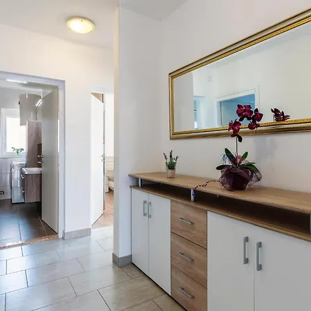 Casa vacanze Stunning In With Outdoor Swimming Pool