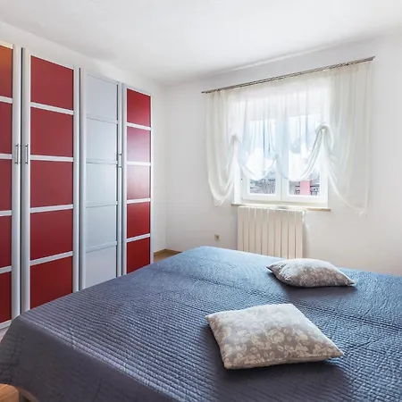 Hébergement de vacances 5 Bedroom Cozy In *