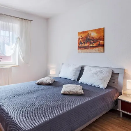 5 Bedroom Cozy In Hébergement de vacances *
