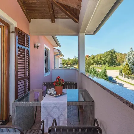 Stunning In With Outdoor Swimming Pool Nyaraló Labin